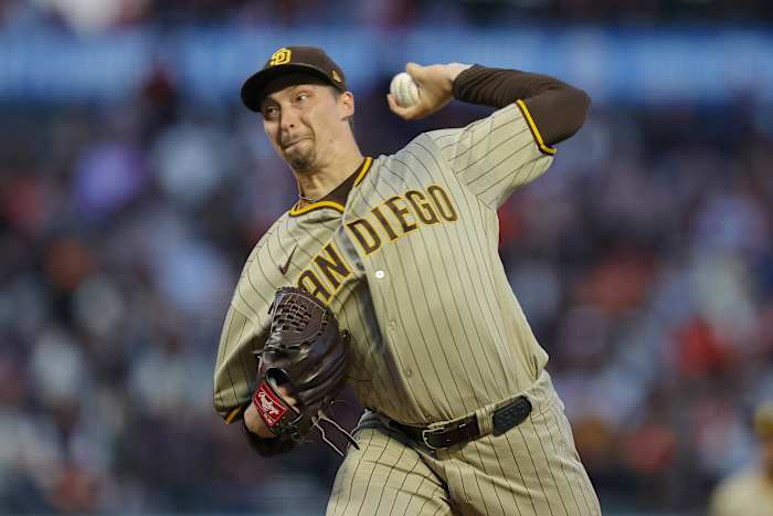 Snell pitches in the Padres' 2-1 loss to the Giants on Sept. 25, 2023.